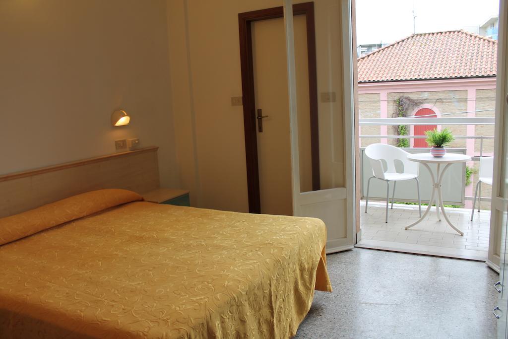 Hotel Madrid Cattolica Cameră foto